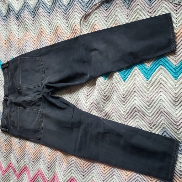 ASOS DESIGN classic rigid jeans in washed black with abrasions w 30" L 32" - Picture 8 of 13